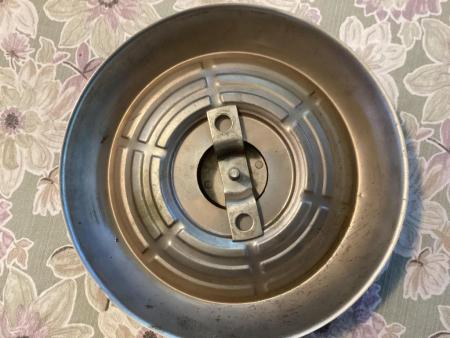 This is a visual of a vintage hub cap 