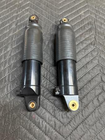 This is a pictorial representation of a cst front shocks / adjustable