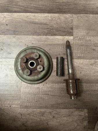 This is a visual record of a vespa allstate 1950’s hub