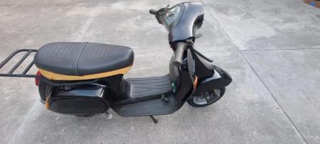 This is a pictorial representation of a 1993 piaggio vintage vespa hp4