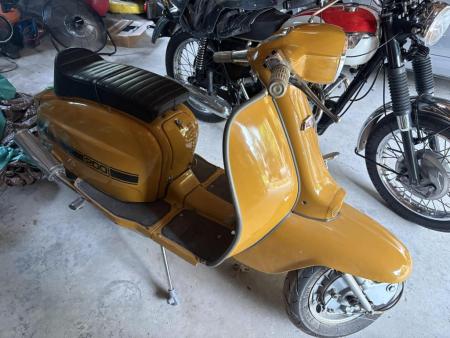 This is a pictorial representation of a 1975 lambretta jet 200/225