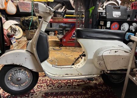 This is a capture of a 1978 vespa 50 special w/ 135cc malossi kit