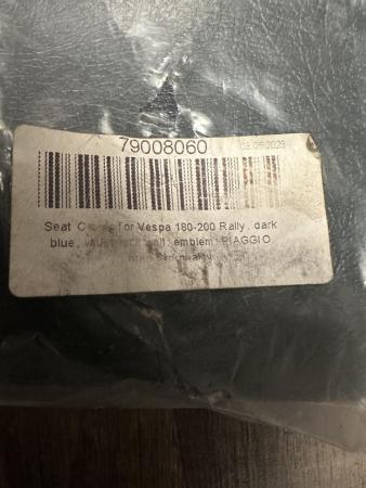 This is a capture of a vespa rally seat cover 
